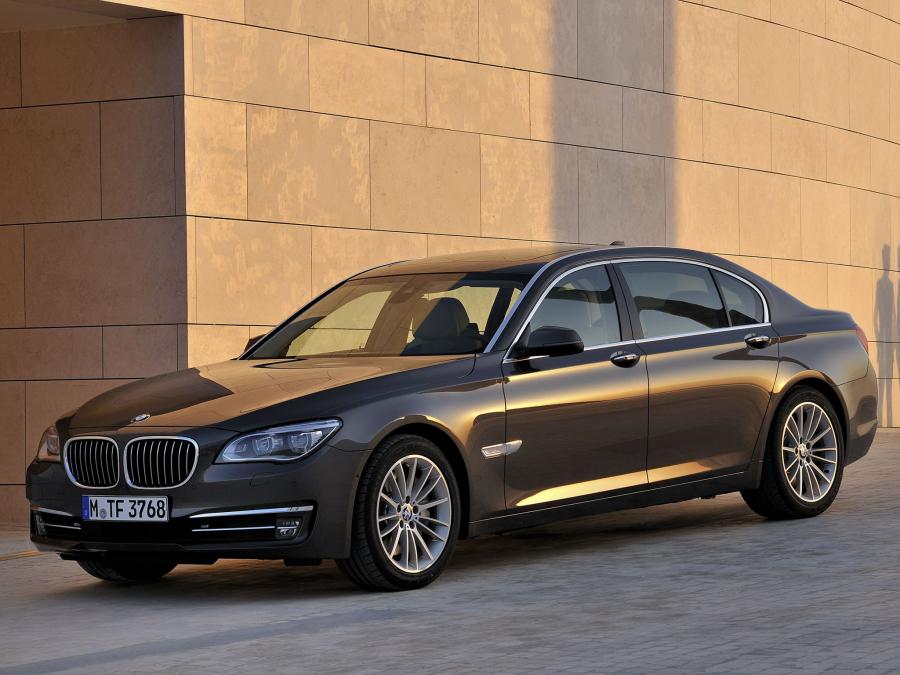  BMW 750Li 2012 года  (фото 7 из 16)